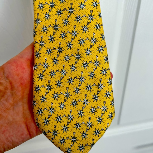Vineyard Vines Nautical themed Yellow and Blue boys Patterned Tie - Picture 2 of 7